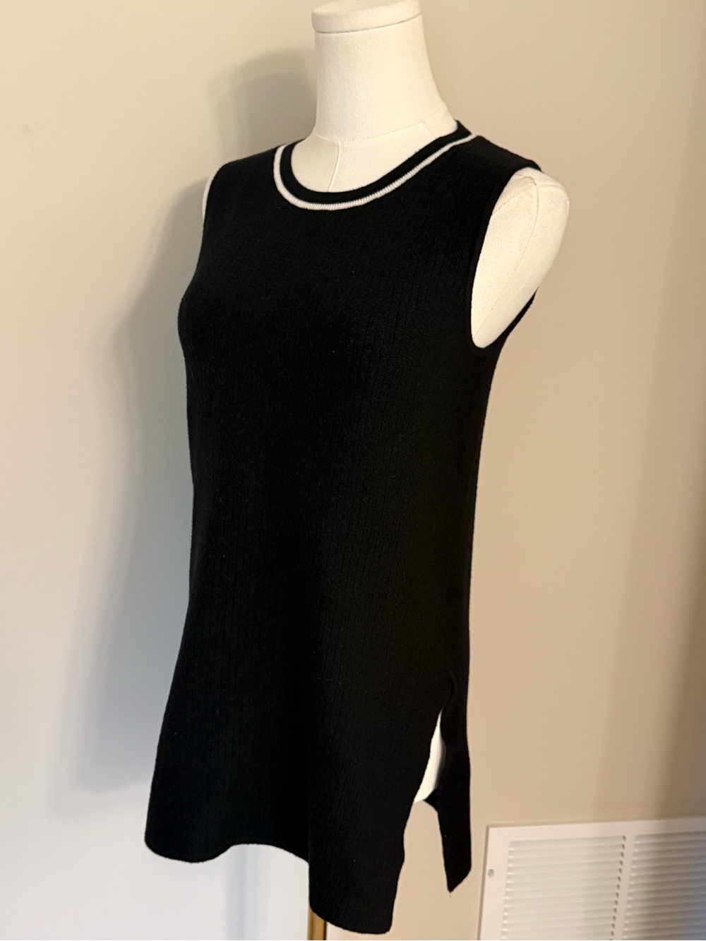 Athleta Black Ribbed Sweater Tunic Size Small Sleeveless Side Slit Knit Top